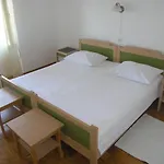 With Parking Space Smokvica Krmpotska, Novi Vinodolski - 14995 * Klenovica